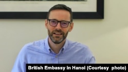 Đại sứ Anh tại Việt Nam Iain Frew.