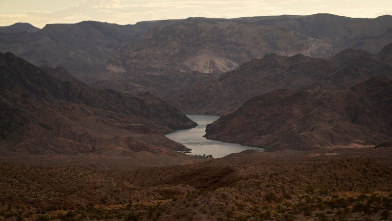 US Officials: Drought-Stricken States to Get Less Water From Colorado River