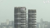 Две кули срушени во Индија