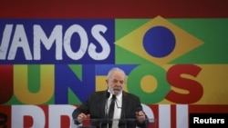 El expresidente de Brasil, Luiz Inacio Lula da Silva, habla durante una conferencia de prensa mientras hace campaña para las elecciones nacionales, en Sao Paulo, Brasil, el 22 de agosto de 2022.