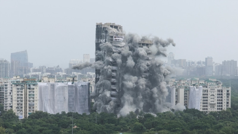 India Hancurkan Dua Menara Apartemen pasca Sengketa Panjang di Pengadilan