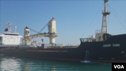 Anija me grurë nga Ukraina mbërrin në ortin e Durrësit
