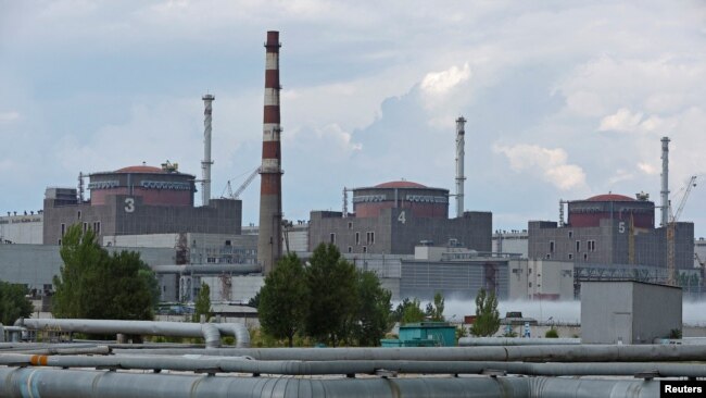 Una vista muestra la planta de energía nuclear de Zaporizhzhia en el curso del conflicto entre Ucrania y Rusia en las afueras de la ciudad de Enerhodar, controlada por Rusia, en la región de Zaporizhzhia, el 4 de agosto de 2022.