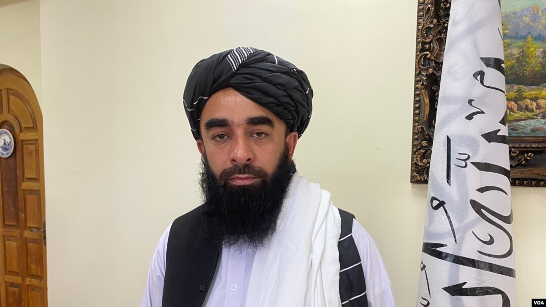 کابل میں القاعدہ سربراہ ایمن الظواہری کی امریکی ڈرون حملے میں ہلاکت کے معاملے پر گفتگو کرتے ہوئے ذبیح اللہ مجاہد کا کہنا تھا کہ اس حوالے سے تحقیقات جاری ہیں جس کے بعد ہی کوئی حتمی بیان جاری کیا جائے گا۔