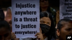 Para aktivis menuntut hukuman berat terhadap pemerkosa di India (foto: ilustrasi).