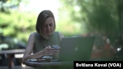 Українка Альона Алтухова, яка переїхала до Болгарії після повномасштабного вторгнення, веде соціальні сторінки Nu Boyana Film Studios.
