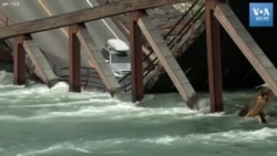 নরওয়েতে কাঠের সেতু ভেঙ্গে পড়লো 