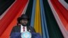 Le président du Soudan du Sud, Salva Kiir, prononce un discours lors de la cérémonie de remise des diplômes des nouveaux membres des Forces unifiées qui suivent une formation depuis la mise en œuvre de l'accord de paix revitalisé en 2018 au mausolée du Dr John Garang 