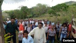 Monsignor Rolando Álvarez on April 18, 2018 in a rural community in Matagalpa.  Photo: Courtesy Óscar Navarrete/La Prensa