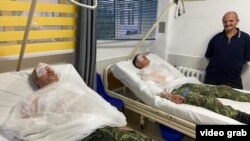 Albansko Ministarstvo odbrane saopštilo je u subotu da su dvojica vojnika povređijena dok su pokušavali da zaustave dvojicu Rusa i jednog Ukrajinca koji su pokušavali da uđu u vojnu fabriku u Albaniji.