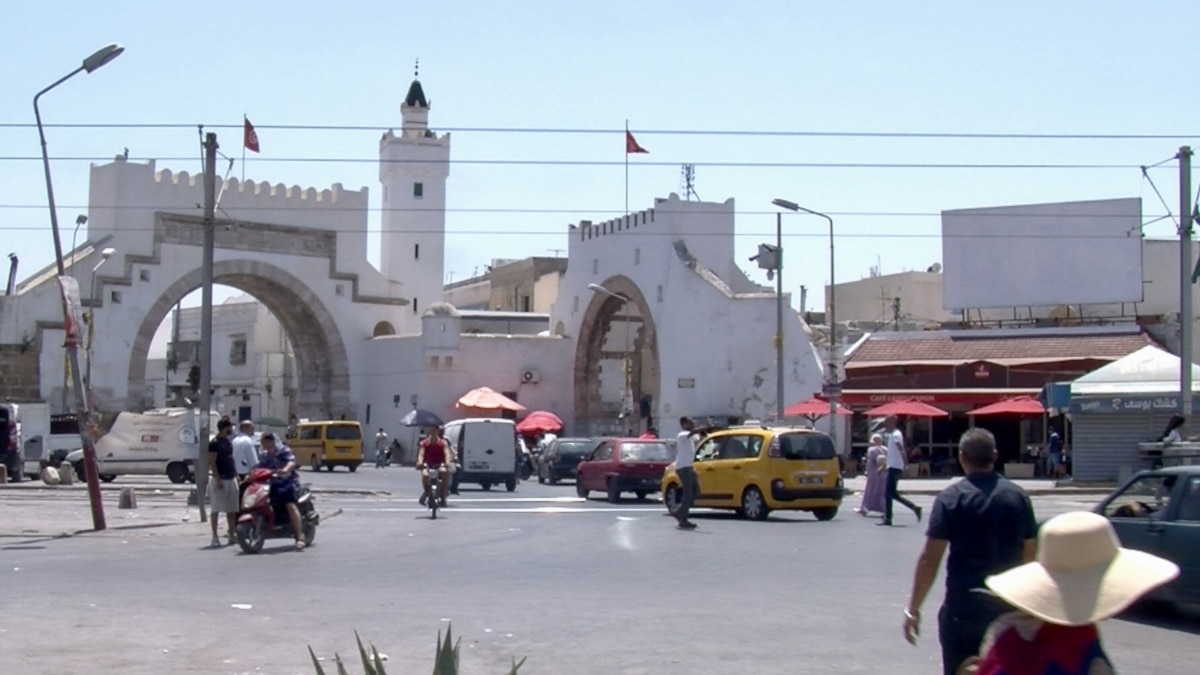 مع الدستور الجديد ، بدأت تونس فصلاً من عدم اليقين