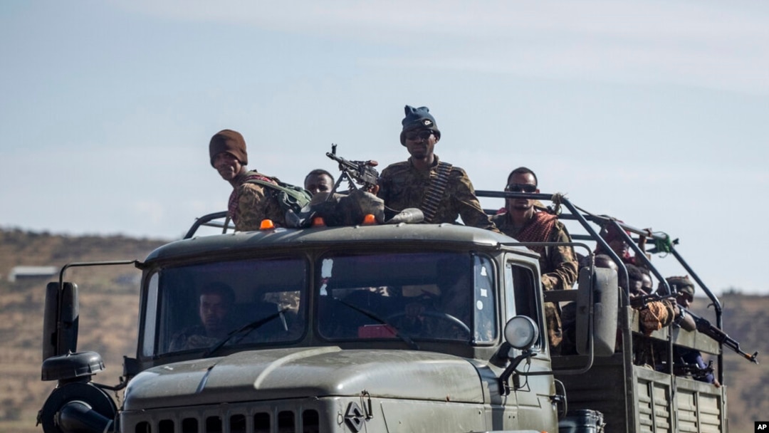 Abasirikare ba reta ya Etiyopiya kw'ikamyo kw'ibarabara hafi ya Agula, mu buraruko bwa Mekelle, mu ntara ya Tigre iri mu buraruko bwa Etiyopiya, kw'itariki ya 8/08/2021