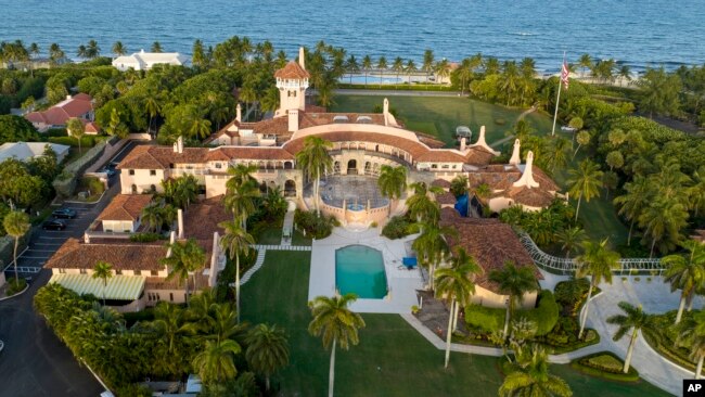 Eski ABD Başkanı Donald Trump'ın Florida'daki konutu Mar-a-Lago. FBI geçen yıl Ağustos ayında konutta yaptığı aramada çok sayıda gizli belge ele geçirmişti, Ağustos 2022.