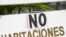 Los hoteles ya están agotados y no hay familiares dispuesto a recibirlo en Sudáfrica.