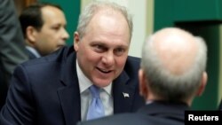 Scalise ya estuvo antes al borde de la muerte debido a un extenso sangrado y tras su mejora los médicos advirtieron que su completa recuperación sería larga y llena de peligros.