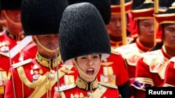 Foto Jenderal Sineenat Wongvajirapakdi saat mengikuti upacara Kremasi Kerajaan untuk mendiang Raja Bhumibol Adulyadej dekat Istana Grand Palace di Bangkok, Thailand, 26 Oktober 2017. (Foto: Reuters)