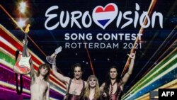 İtaliyanın "Maneskin" qrupu Rotterdamdakı Ahoy konqres mərkəzində 65-ci "Eurovision" Mahnı Müsabiqəsində qalibiyyətini qeyd edir, 22 may 2021-ci il.