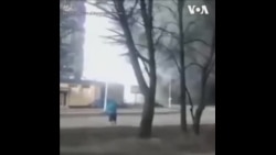 乌克兰城市切尔尼戈夫一家超市被炸 