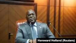 Le président de la République démocratique du Congo, Felix Tshisekedi, assiste à une réunion avec la chef du Fonds monétaire international, Kristalina Georgieva, à Kinshasa, en République démocratique du Congo, le 8 décembre 2021.