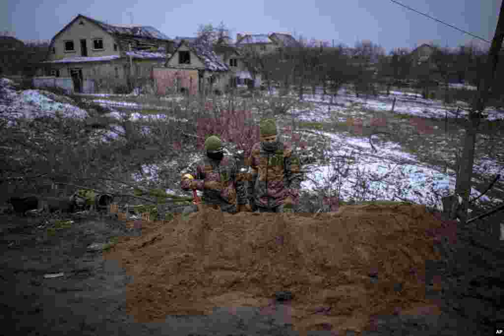 Ukrainian soldiers take positions in a trench on the outskirts of Kyiv, March 2, 2022.