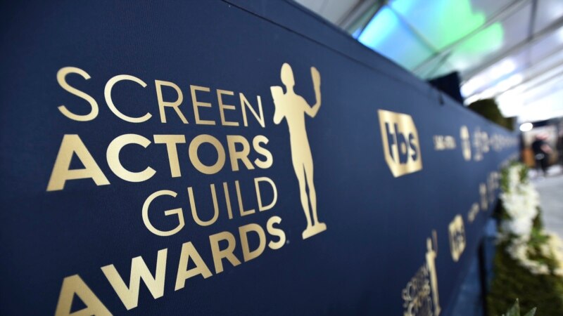 Glitz Returns on Screen Actors Guild Awards Red Carpet