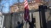 США зупиняють роботу посольства у Білорусі, закликають американців залишити Росію