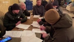 Կիևի բնակիչները գրանցվում են քաղաքացիական պաշտպանության ստորաբաժանումներում և ստանում զենք