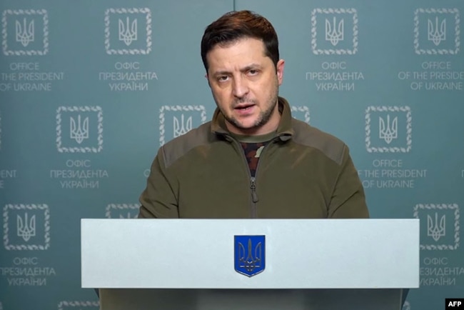 This handout video grab taken and released by the Ukraine Presidency press service on February 28, 2022 shows Ukrainian President Volodymyr Zelensky delivering an address in Kyiv. (Photo by UKRAINE PRESIDENCY / AFP)