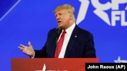Cựu Tổng thống Donald Trump phát biểu tại hội nghị CPAC ở Orlando, Florida, ngày 26/2/2022.