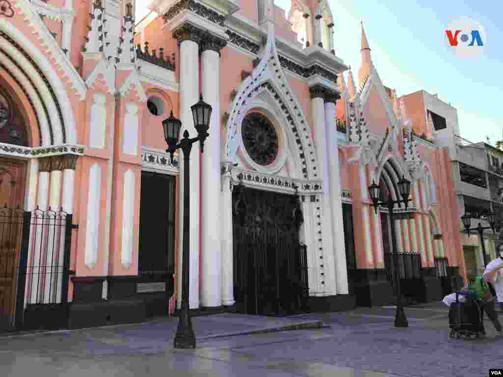 Basílica de Santa Capilla, Monumento Histórico Nacional de estilo neogótico construida en 1883, ubicado en el centro de Caracas. Fue reconstruida tras un terremoto ocurrido en 1967. Febrero de 2022. Foto: Carolina Alcalde - VOA.&nbsp;