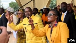 FILE: Nelson Chamisa, his wife and senior members of the party at a rally in Zimbabwe. (Columbus Mavhunga/VOA)