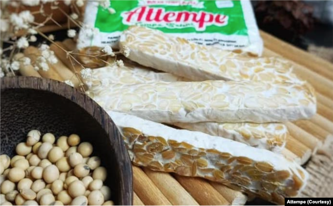 Tempe dengan bahan baku kedelai lokal diyakini lebih enak dan sehat. (Foto: Courtesy/Attempe)