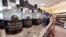 Rượu vodka của Nga được bày bán trong một cửa hàng ở Ottawa, Ontario, Canada, vào ngày 25/2/2022. Các cửa hàng ở Canada hiện đang loại bỏ vodka và các loại thức uống có cồn khác ra khỏi kệ hàng của họ.