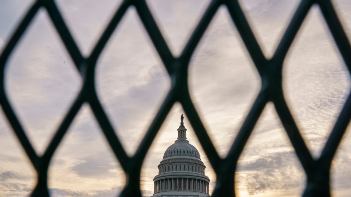 Fence Being Reinstalled Around US Capitol for Biden Speech - Vimarsana News