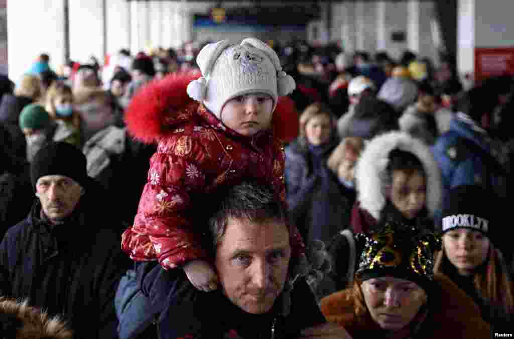 People wait to board an evacuation train from Kyiv to Lviv at Kyiv central train station following Russia&#39;s invasion of Ukraine, in Kyiv, March 1, 2022.