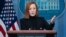 La secretaria de prensa de la Casa Blanca, Jen Psaki, realiza una conferencia de prensa en la que ofrece detalles sobre la crisis en Ucrania el 25 de febrero de 2022 en Washington DC.