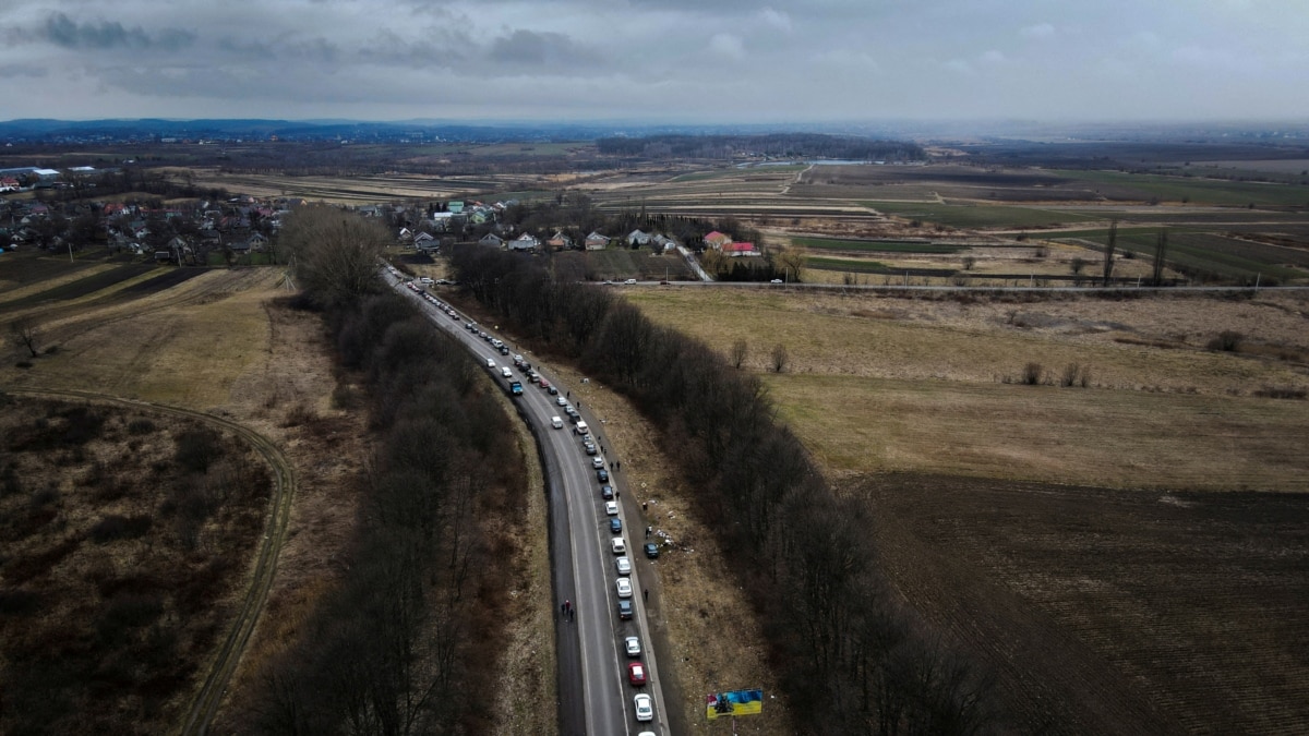 Stuck for Days in Their Cars Ukrainians Wait to Flee