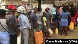 Longas filas para compra de combustíveis e São Tomé