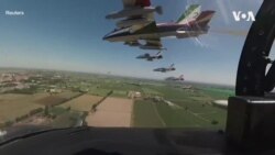 致敬抗疫民众 意大利空军表演队飞跃米兰上空