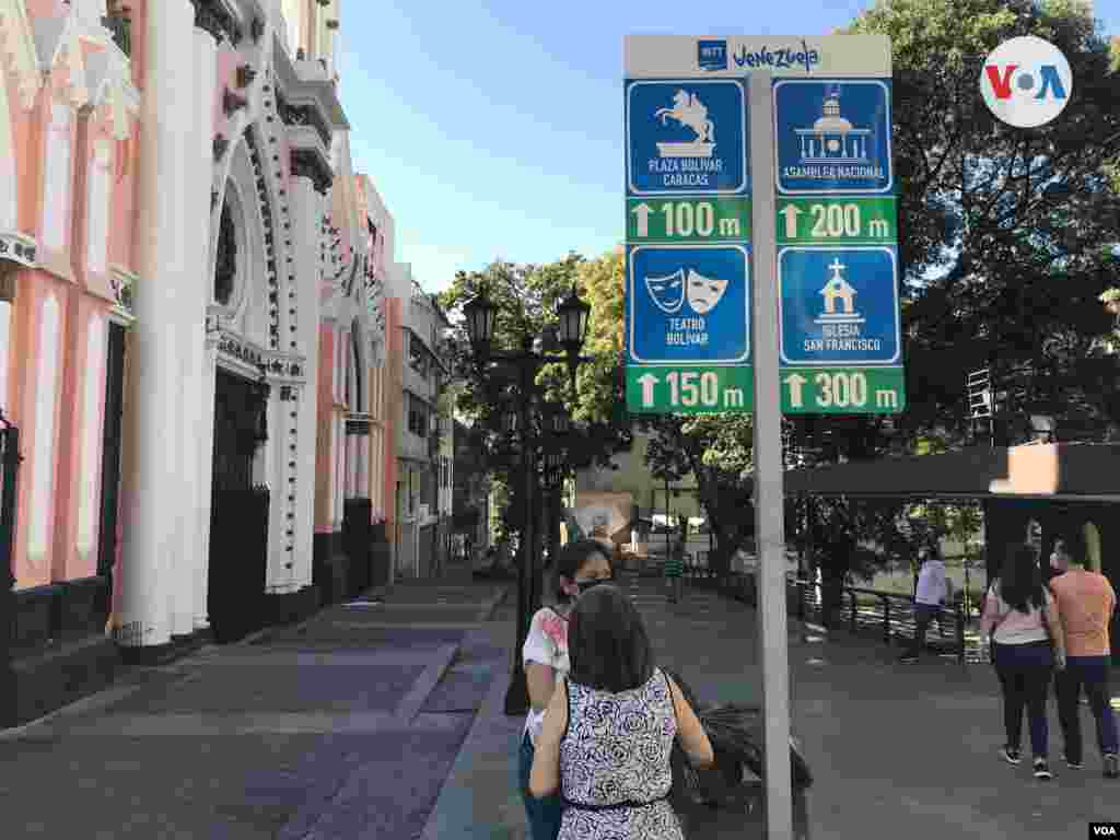 Señalización en el casco central de Caracas, en febrero de 2022. Foto: Carolina Alcalde - VOA.