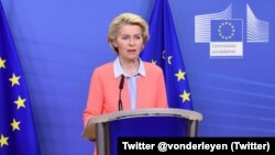 Ursula von Der Leyen, Presiden Komisi Uni Eropa akan melakukan pembicaraan video dengan Presiden China Xi Jinping (foto: dok). 