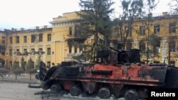 یک تانک زرهی اوکراین که در اثر حملهٔ روسیه تخریب شده است