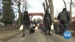 African Student Fleeing Ukraine Describes Difficulties Crossing Border to Safety