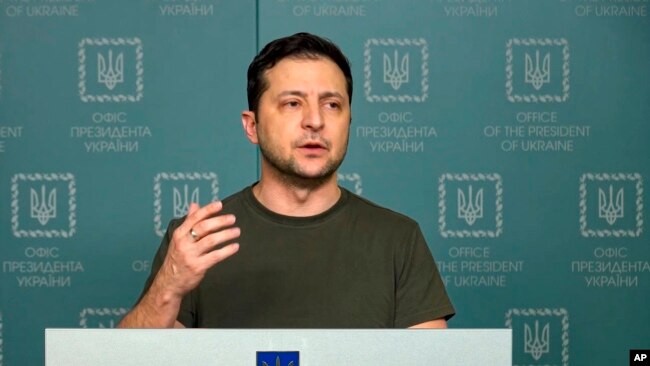 Tổng thống Ukraine Volodymyr Zelenskyy phát biểu qua video hôm 27/2/2022.