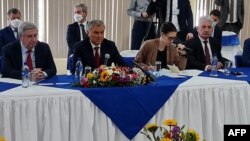 El presidente de la Duma rusa, Vyacheslav Volodin (centro), en la Asamblea Nacional de Nicaragua en Managua el 24 de febrero de 2022.