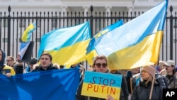 미국 백악관 앞에서 러시아의 우크라이나 침공을 규탄하는 집회가 열렸다.
