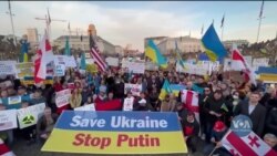 Мітинг в Лос-Анджелесі: українці вимагали жорсткіших санкцій, а деякі росіяни навіть палили свої паспорти. Відео