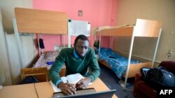 Si certains étudiants africains ont réussi à quitter le pays, d'autres sont toujours en Ukraine. (AFP)