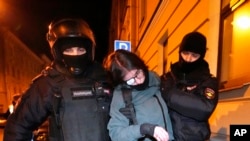 En fotos | Más arrestos en Rusia a manifestantes contra la invasión a Ucrania