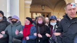 En Vídeo | Arrestos en Rusia durante manifestaciones en contra de la guerra